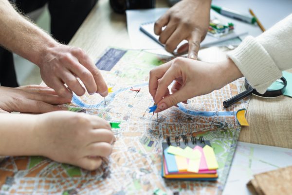 close-up-hands-having-small-flags-600×401